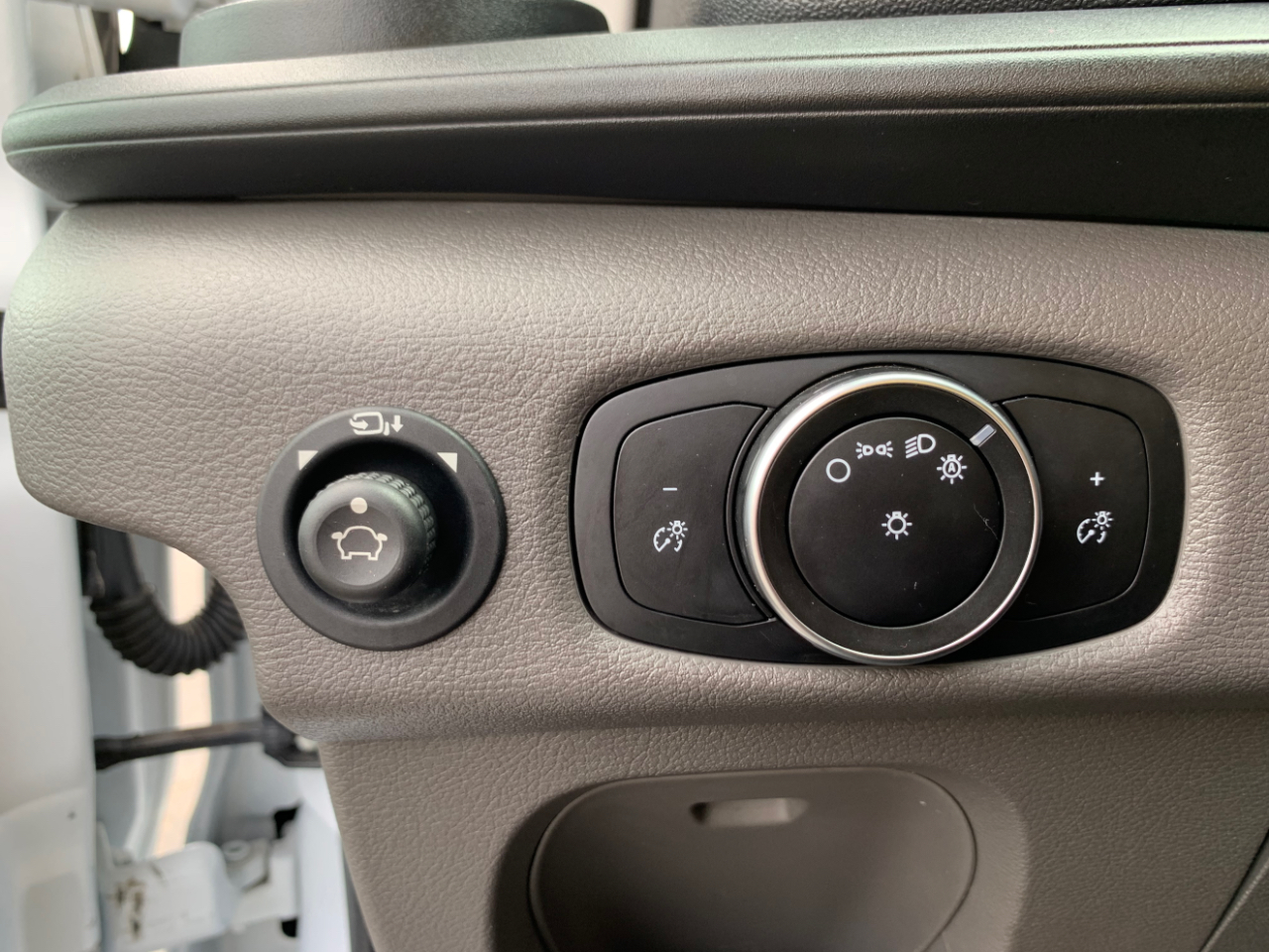 2020 Ford Transit Cargo Van photo 39