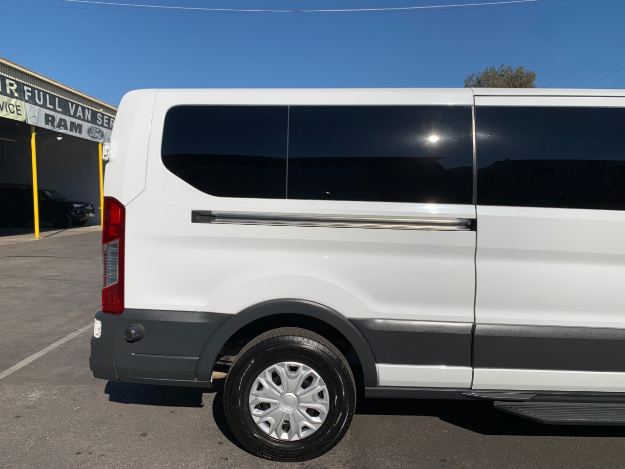 Ford Transit Passenger Wagon T-350 148" Low Roof XL Sliding RH Dr 2018