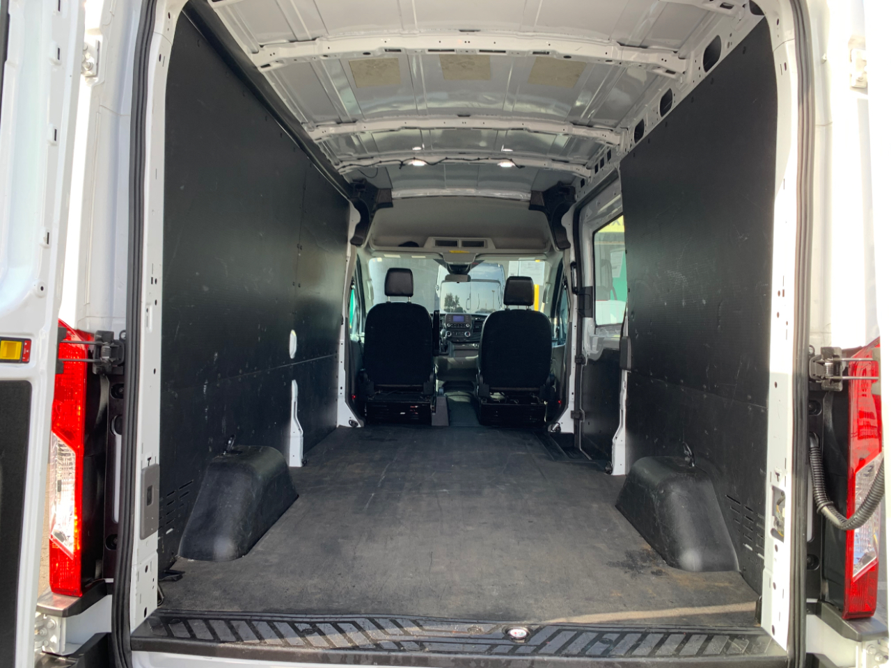 Ford Transit Cargo Van T-250 148" Med Rf 9070 GVWR RWD 2020