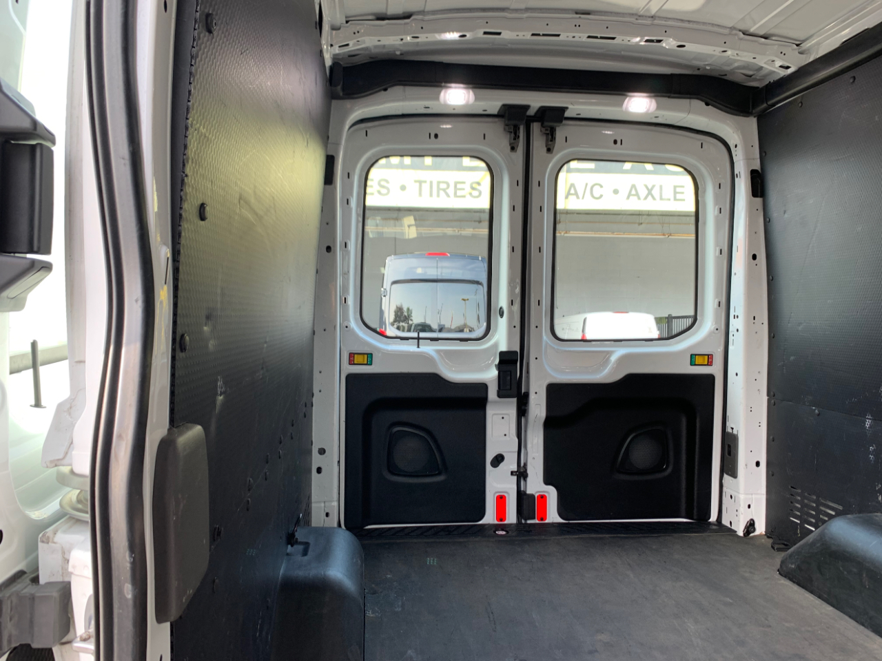 Ford Transit Cargo Van T-250 148" Med Rf 9070 GVWR RWD 2020