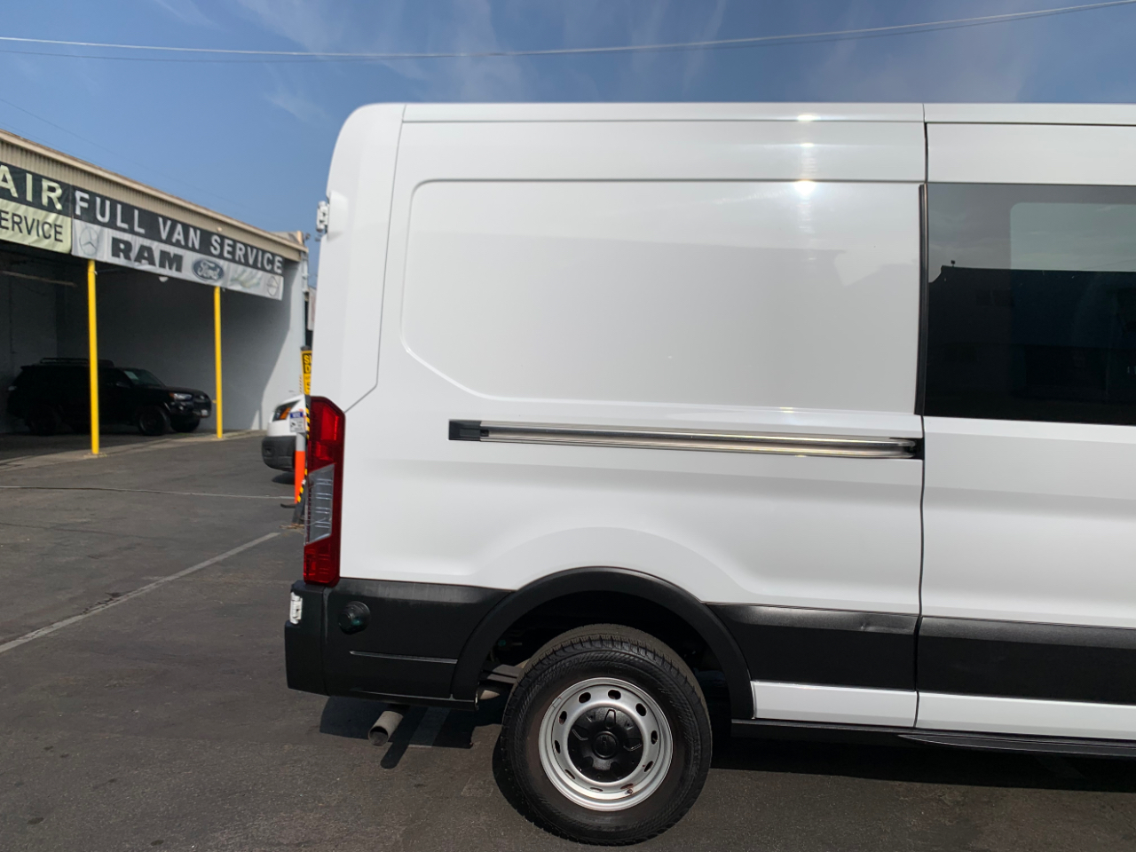 Ford Transit Cargo Van T-250 148" Med Rf 9070 GVWR RWD 2020