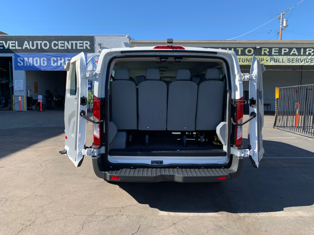 Ford Transit Wagon T-350 148" Low Roof XLT Swing-Out RH Dr 2015