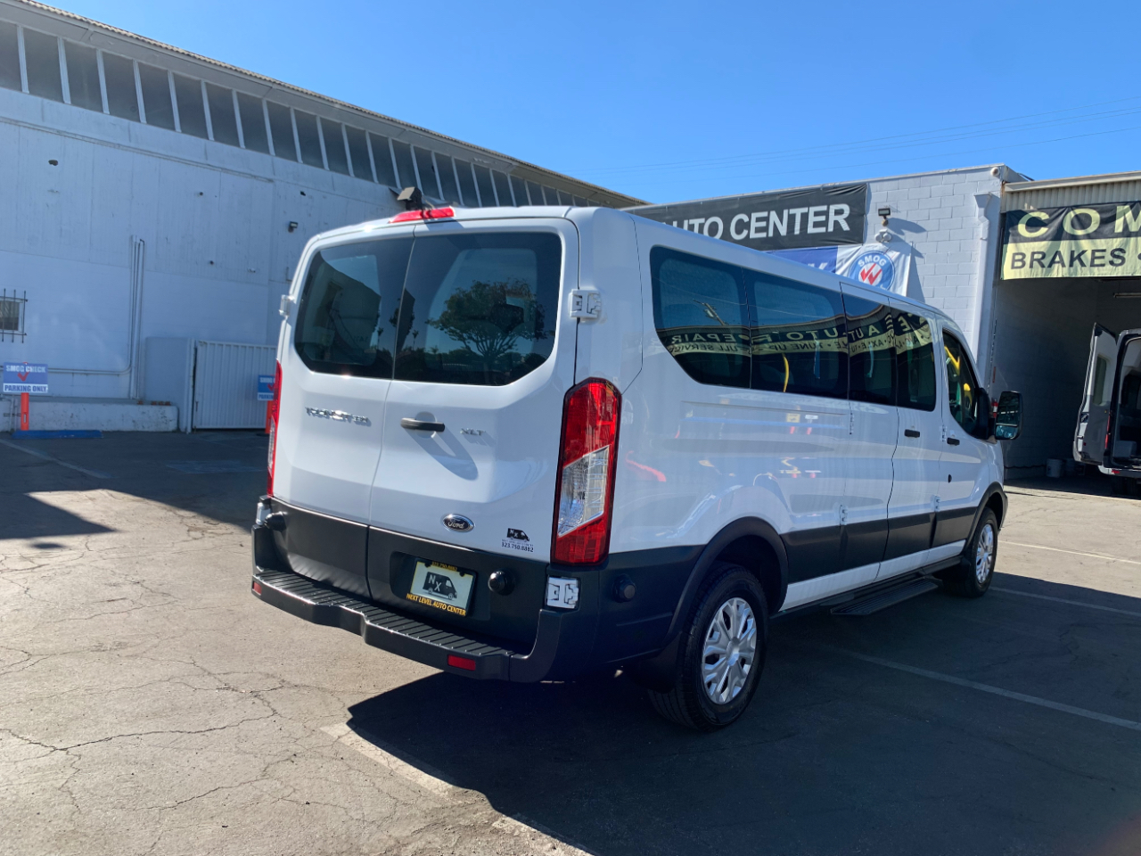 Ford Transit Wagon T-350 148" Low Roof XLT Swing-Out RH Dr 2015