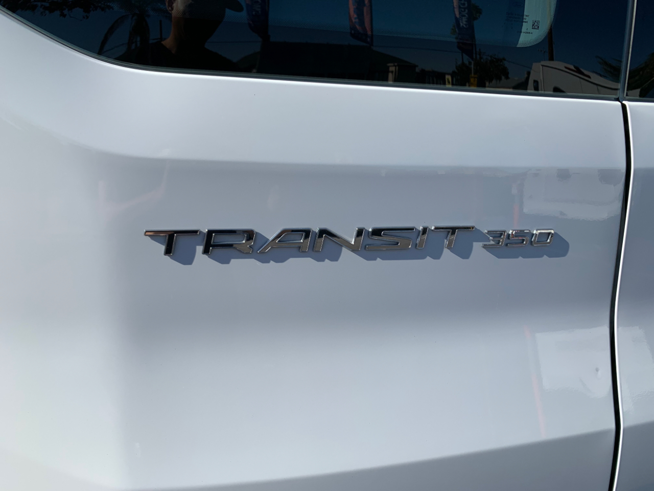 Ford Transit Wagon T-350 148" Low Roof XLT Swing-Out RH Dr 2015