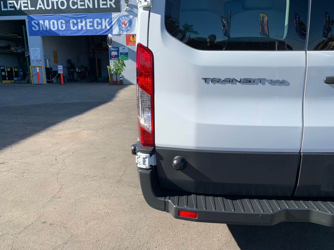 Ford Transit Wagon T-350 148" Low Roof XLT Swing-Out RH Dr 2015