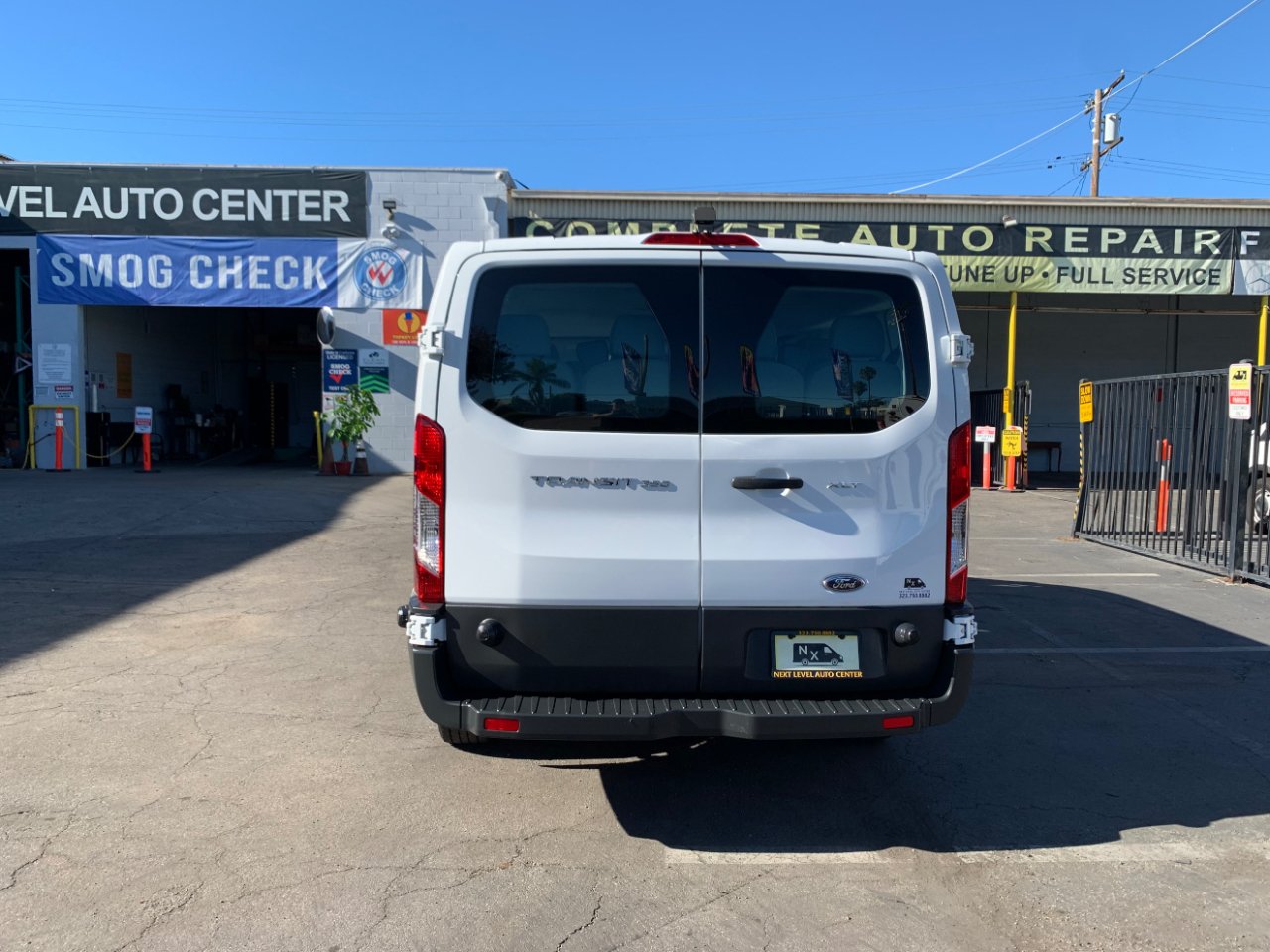 Ford Transit Wagon T-350 148" Low Roof XLT Swing-Out RH Dr 2015