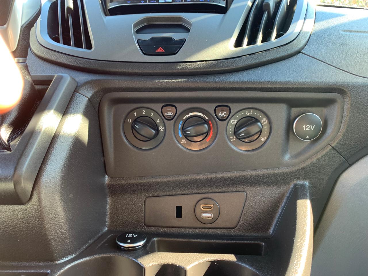 Ford Transit Wagon T-350 148" Low Roof XLT Swing-Out RH Dr 2015