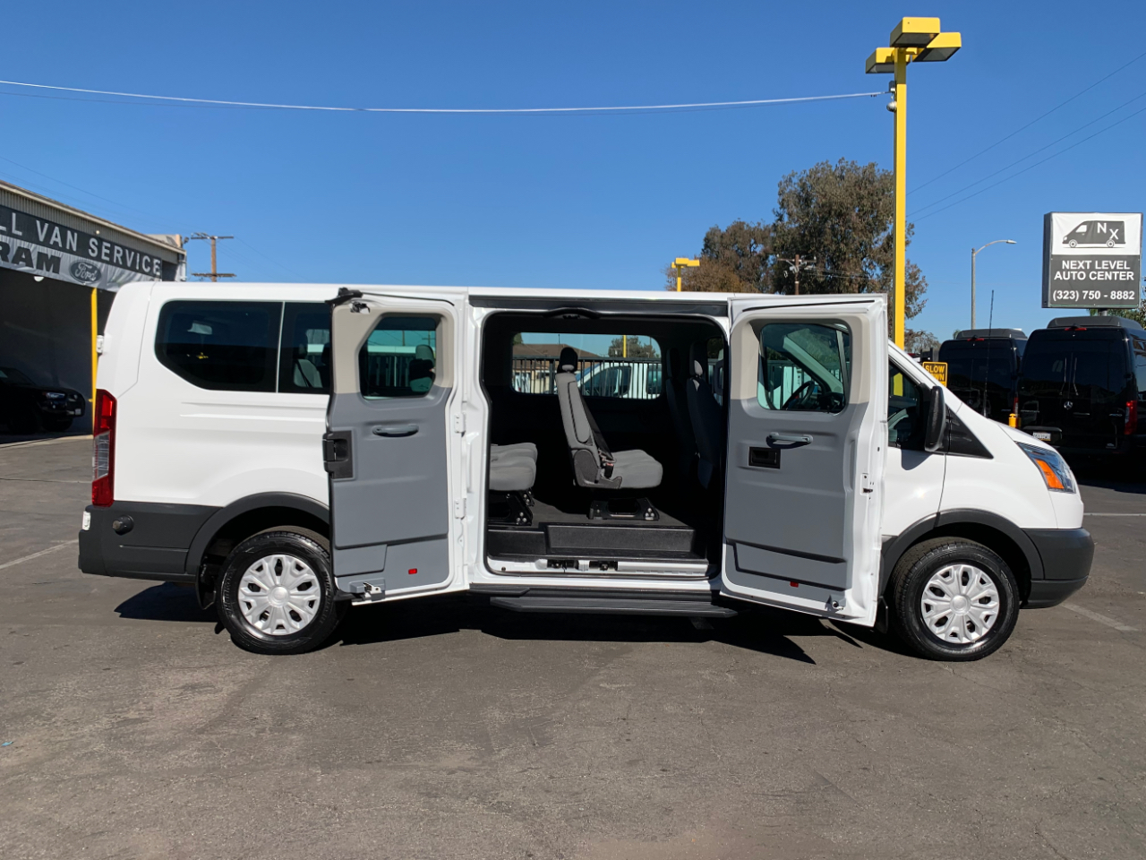 Ford Transit Wagon T-350 148" Low Roof XLT Swing-Out RH Dr 2015