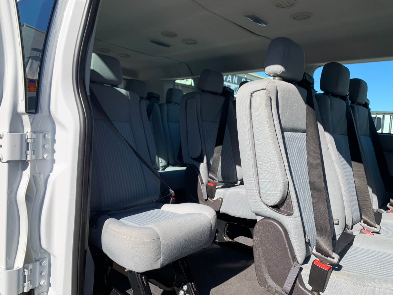 Ford Transit Wagon T-350 148" Low Roof XLT Swing-Out RH Dr 2015