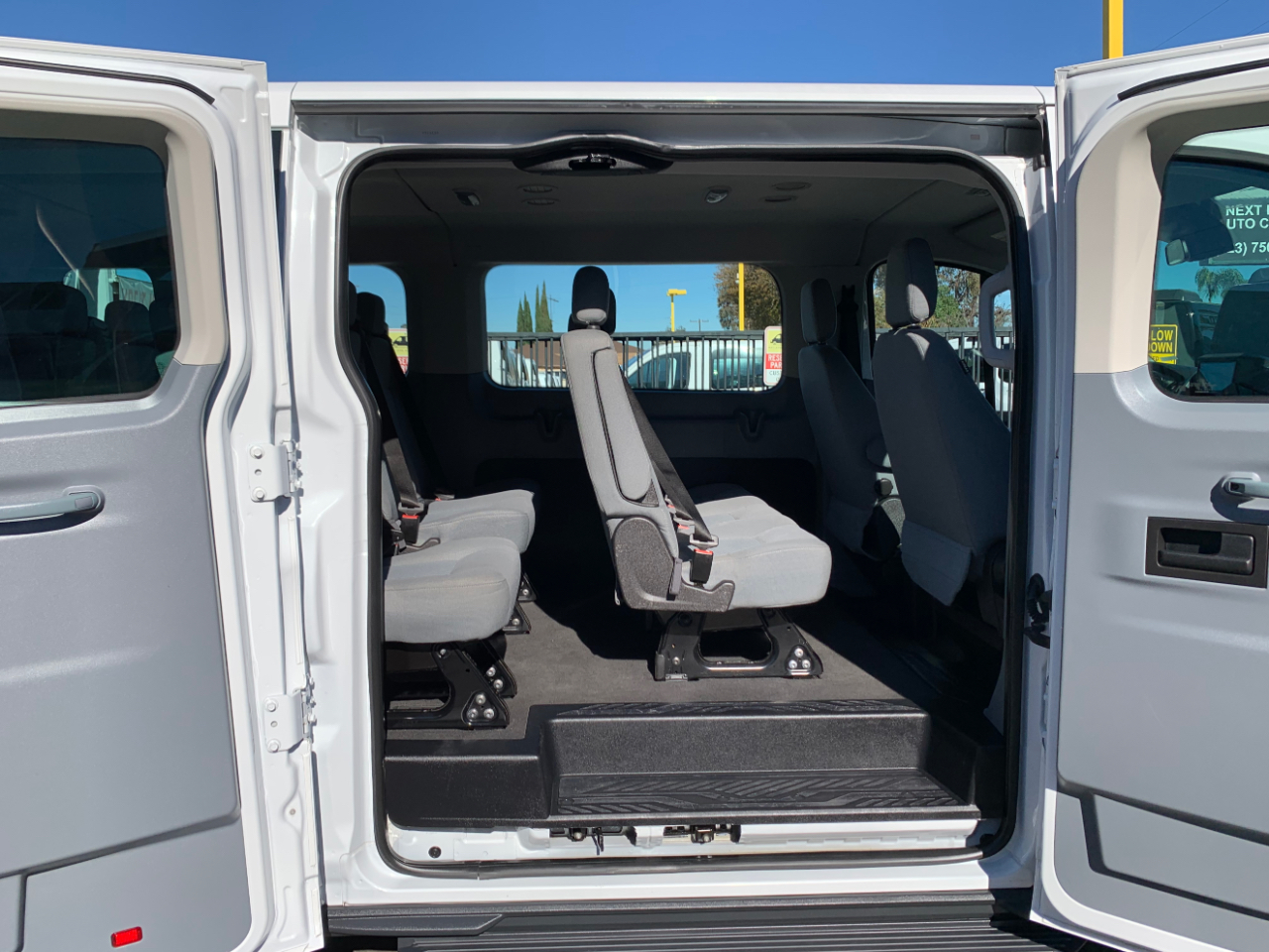 Ford Transit Wagon T-350 148" Low Roof XLT Swing-Out RH Dr 2015