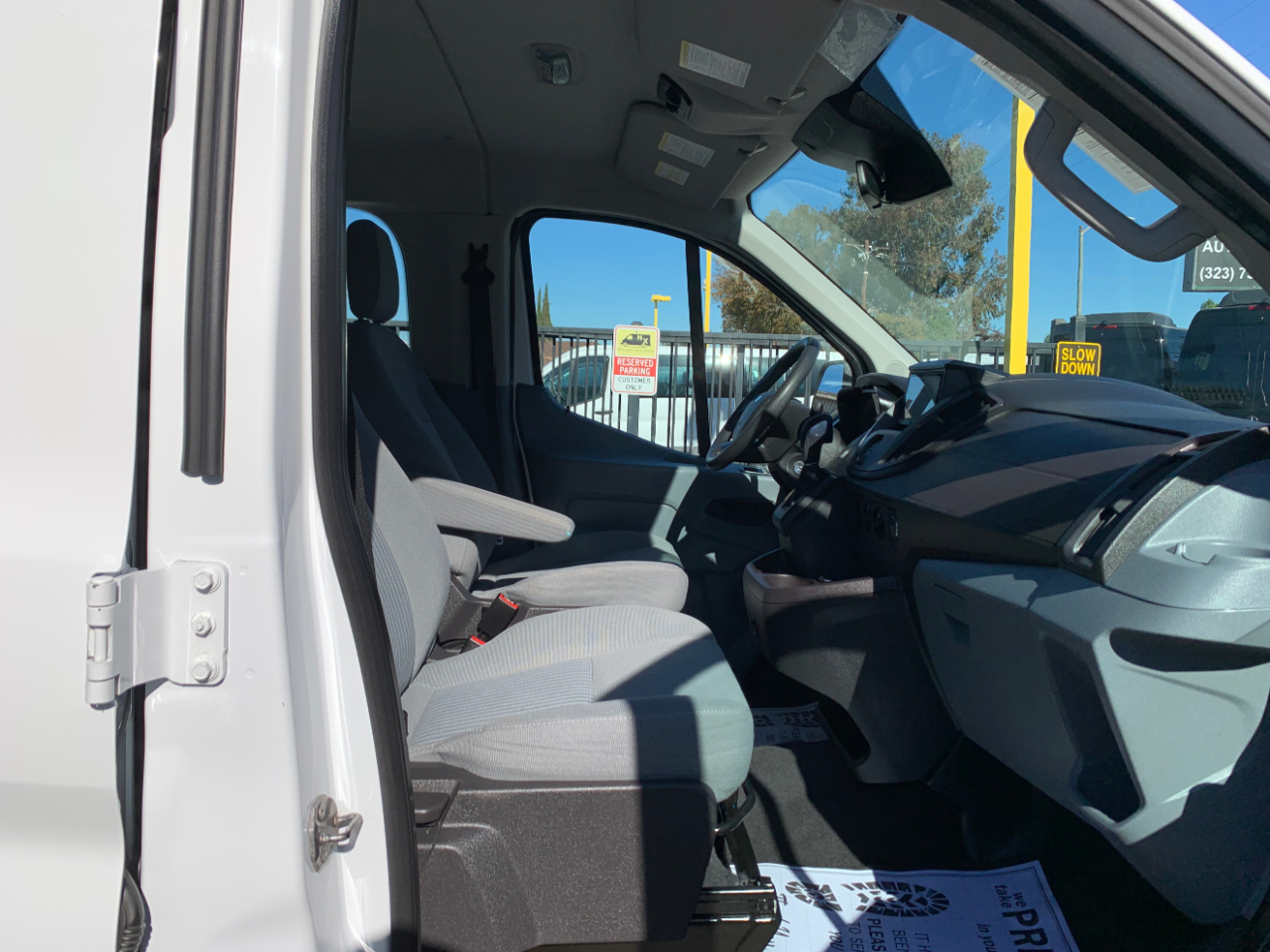 Ford Transit Wagon T-350 148" Low Roof XLT Swing-Out RH Dr 2015