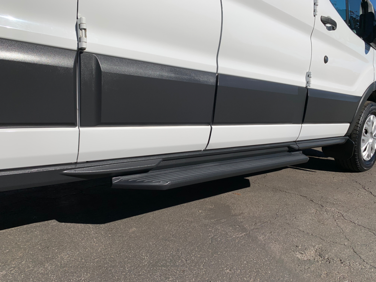 Ford Transit Wagon T-350 148" Low Roof XLT Swing-Out RH Dr 2015