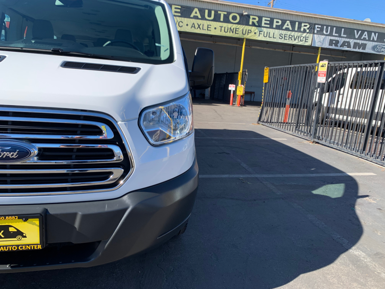 Ford Transit Wagon T-350 148" Low Roof XLT Swing-Out RH Dr 2015