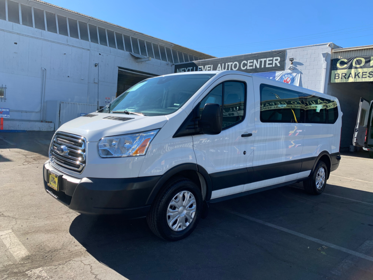 Ford Transit Wagon T-350 148" Low Roof XLT Swing-Out RH Dr 2015