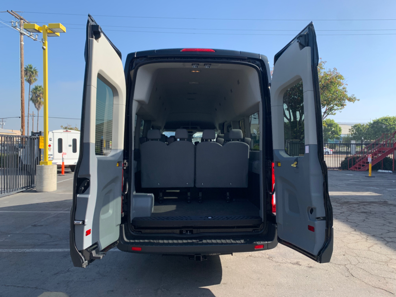 Ford Transit Wagon T-350 148" EL High Roof XLT Sliding RH Dr DRW 2017