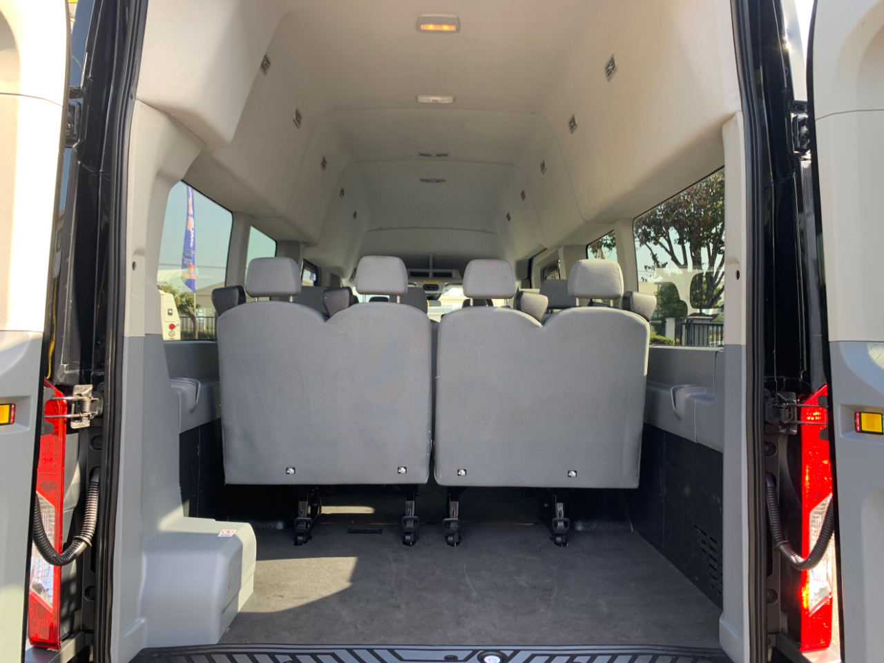 Ford Transit Wagon T-350 148" EL High Roof XLT Sliding RH Dr DRW 2017