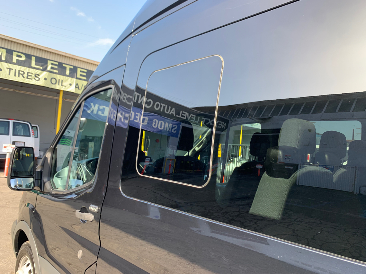 Ford Transit Wagon T-350 148" EL High Roof XLT Sliding RH Dr DRW 2017