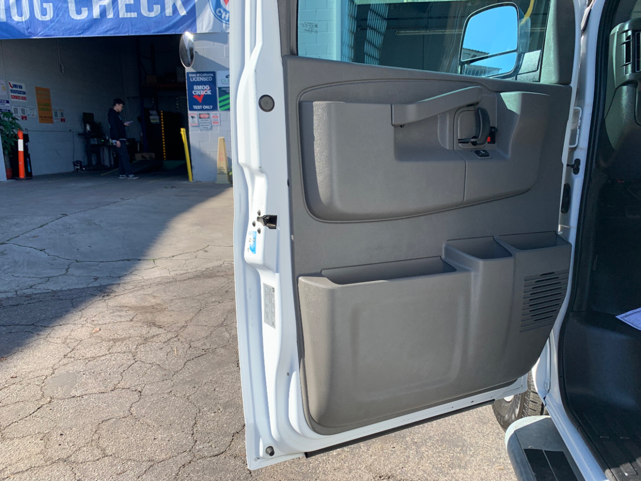 GMC Savana Cargo Van RWD 2500 135" 2017