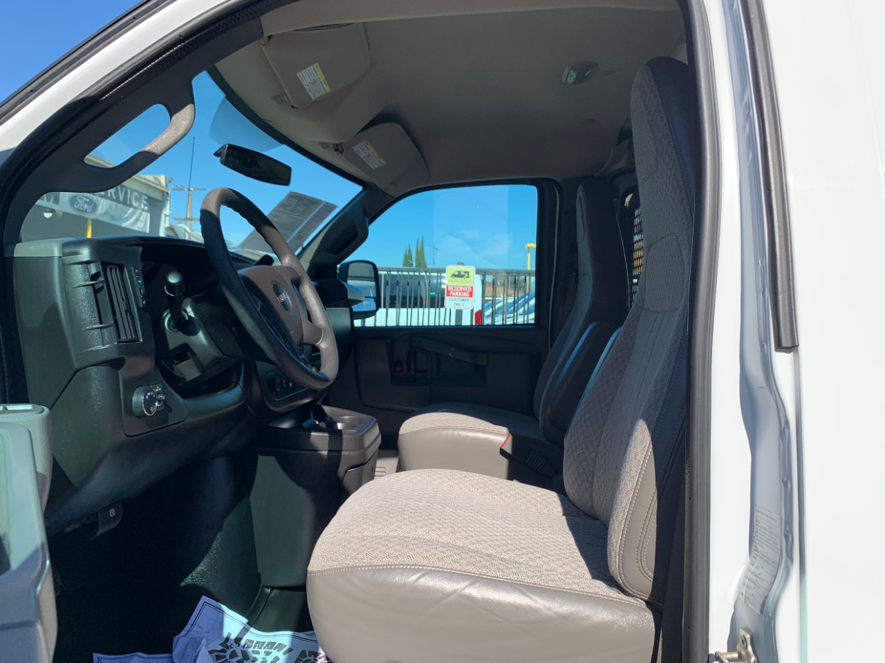 GMC Savana Cargo Van RWD 2500 135" 2017