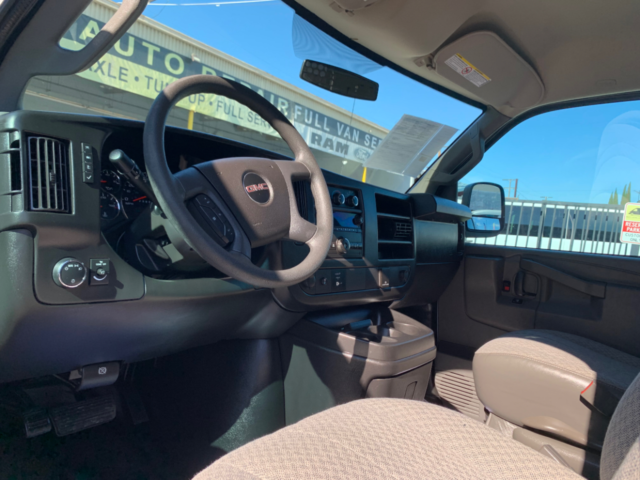 GMC Savana Cargo Van RWD 2500 135" 2017