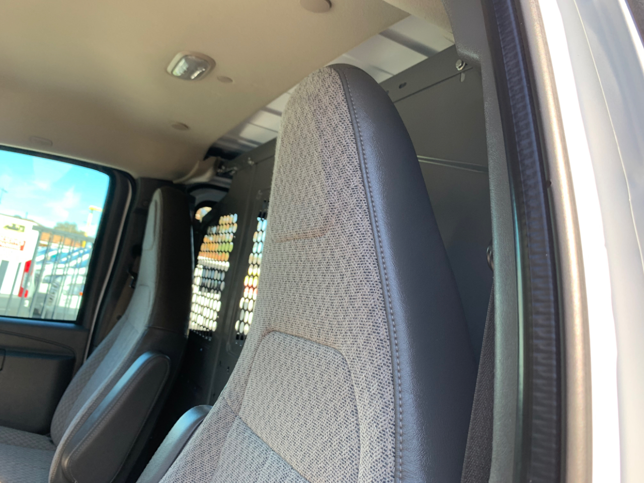 GMC Savana Cargo Van RWD 2500 135" 2017