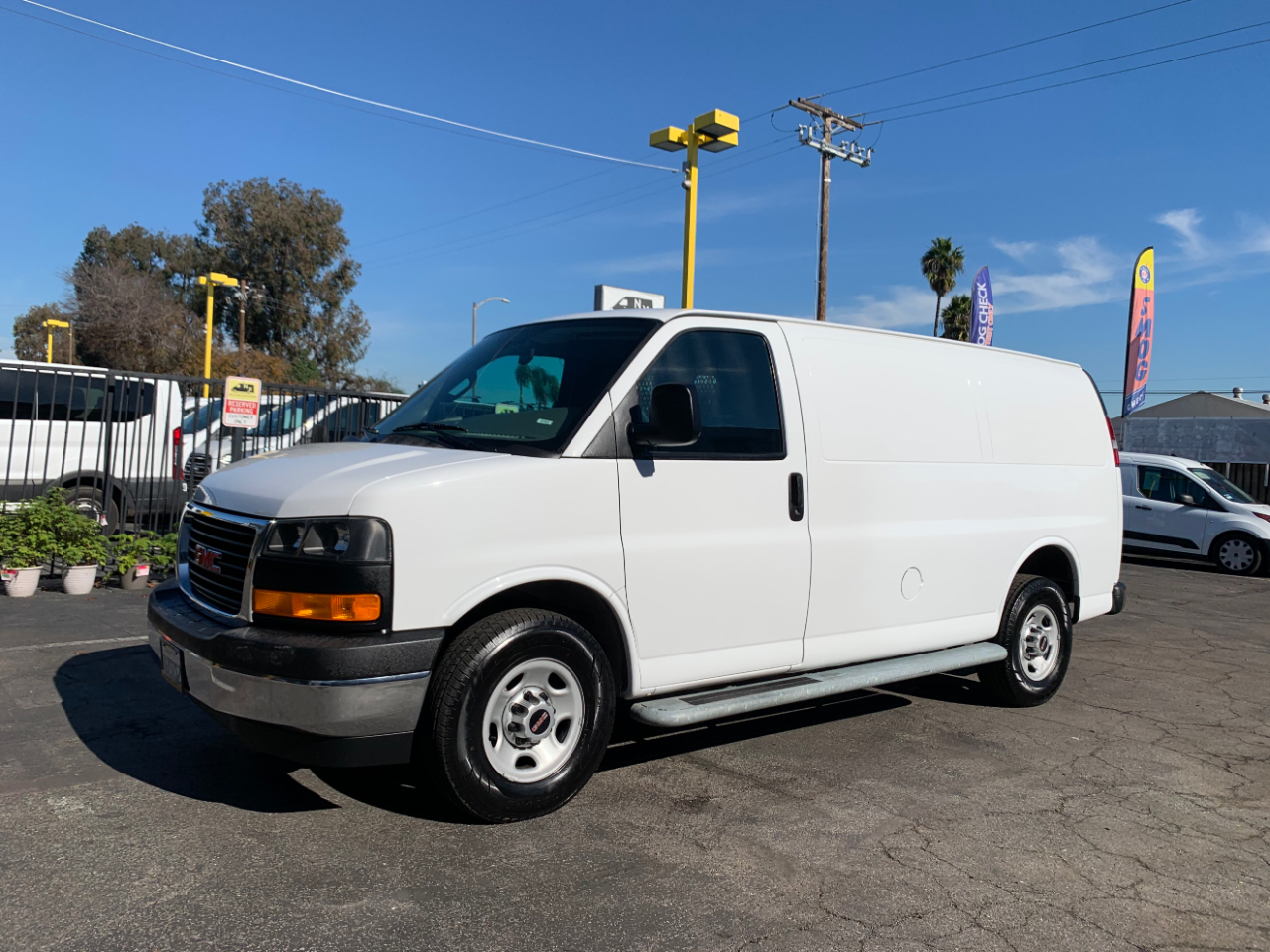 GMC Savana Cargo Van RWD 2500 135" 2017