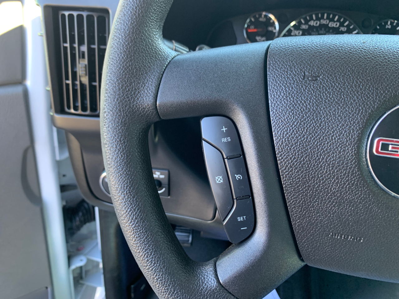 GMC Savana Cargo Van RWD 2500 135" 2017