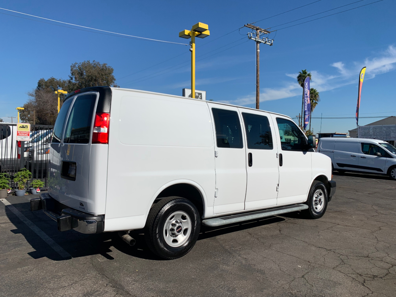 GMC Savana Cargo Van RWD 2500 135" 2017