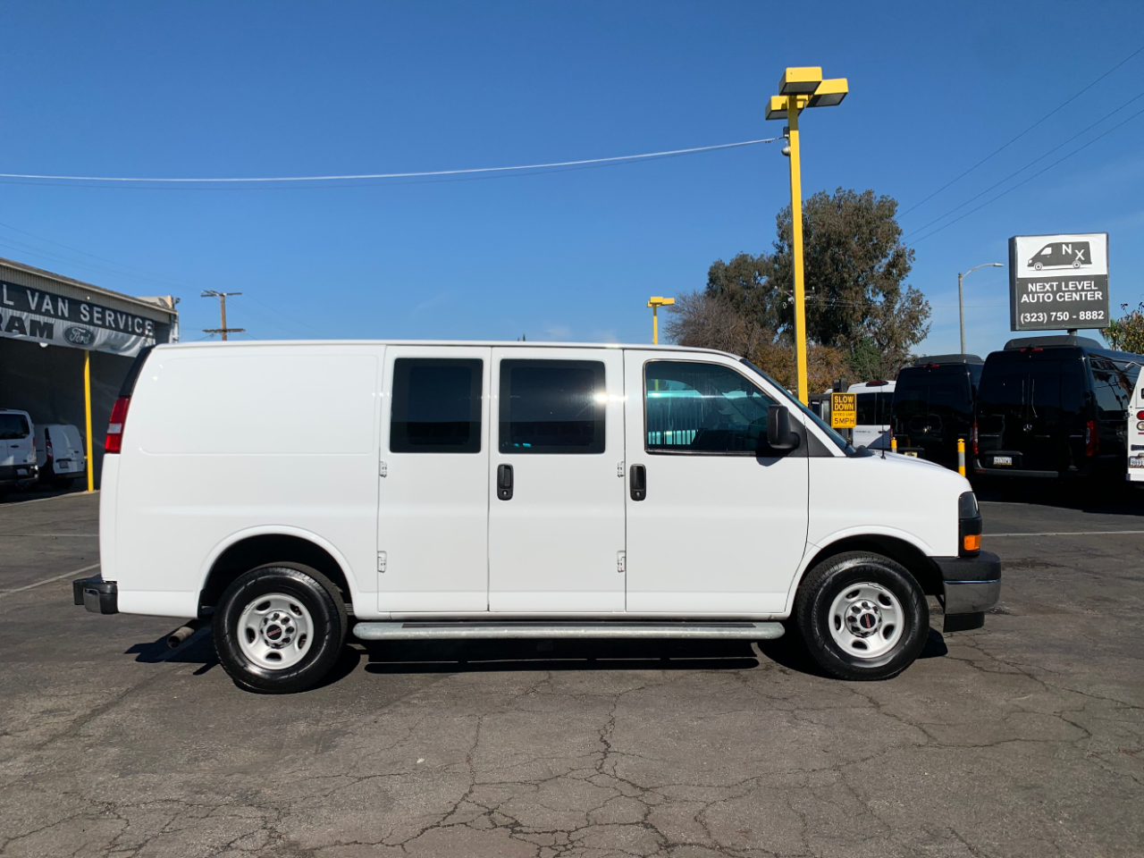 GMC Savana Cargo Van RWD 2500 135" 2017