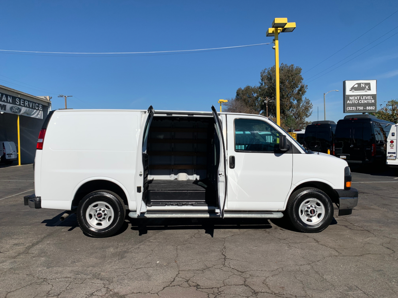 GMC Savana Cargo Van RWD 2500 135" 2017