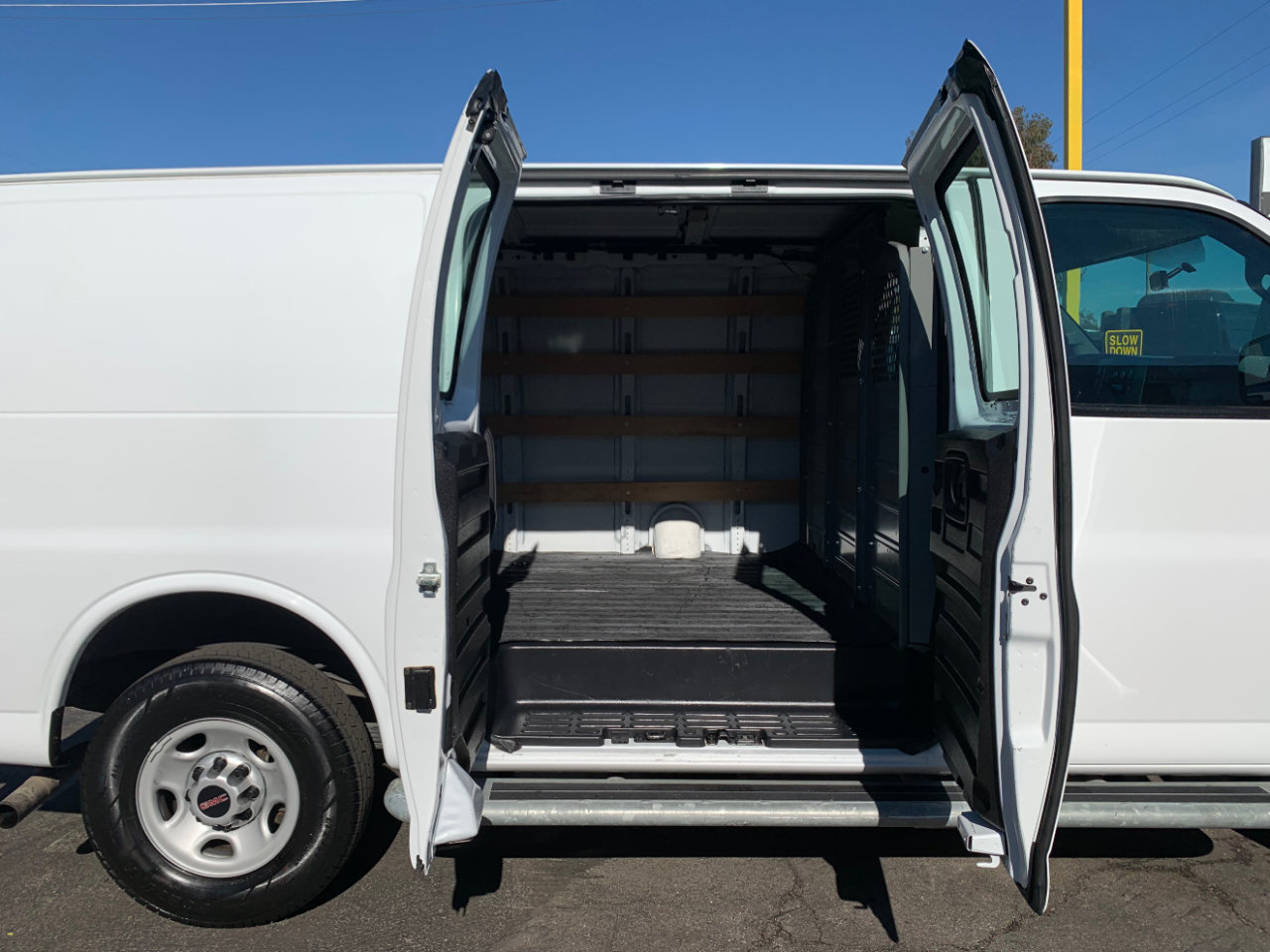 GMC Savana Cargo Van RWD 2500 135" 2017