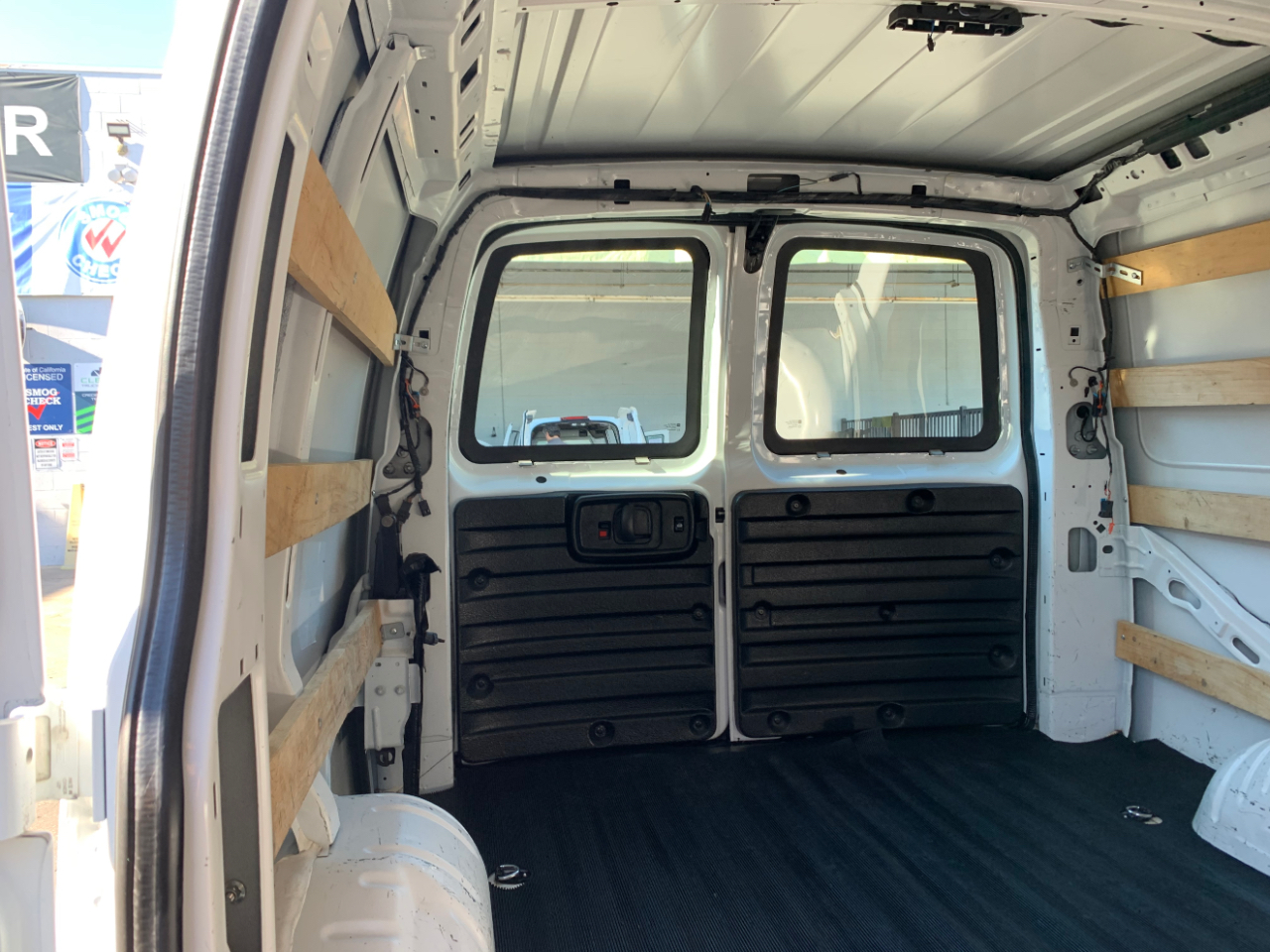 GMC Savana Cargo Van RWD 2500 135" 2017