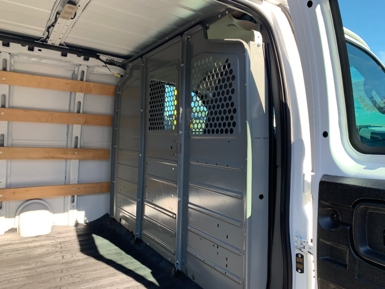 GMC Savana Cargo Van RWD 2500 135" 2017