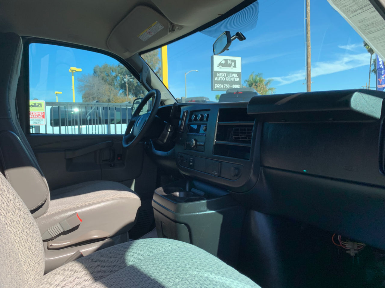 GMC Savana Cargo Van RWD 2500 135" 2017