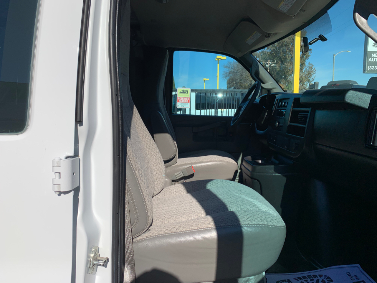 GMC Savana Cargo Van RWD 2500 135" 2017