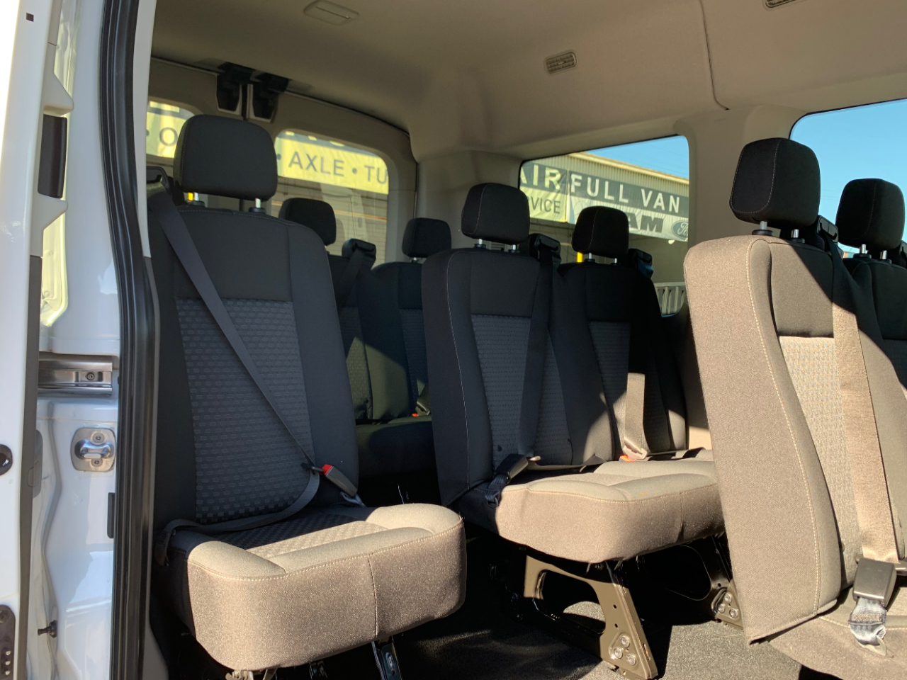 Ford Transit Passenger Wagon T-150 130" Med Roof XL RWD 2020