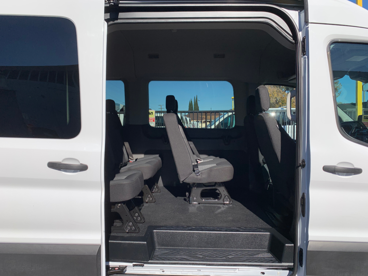 Ford Transit Passenger Wagon T-150 130" Med Roof XL RWD 2020