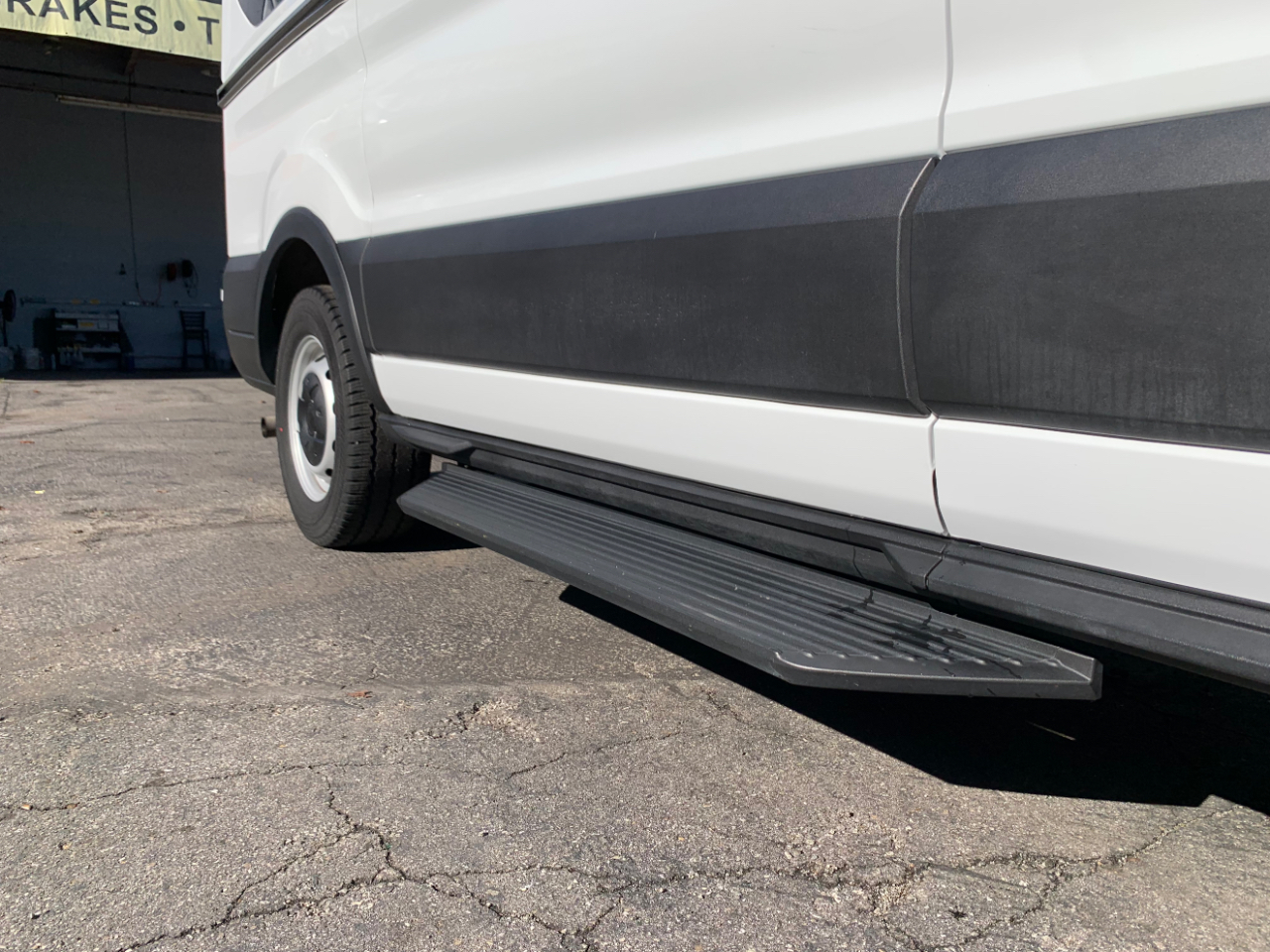 Ford Transit Passenger Wagon T-150 130" Med Roof XL RWD 2020