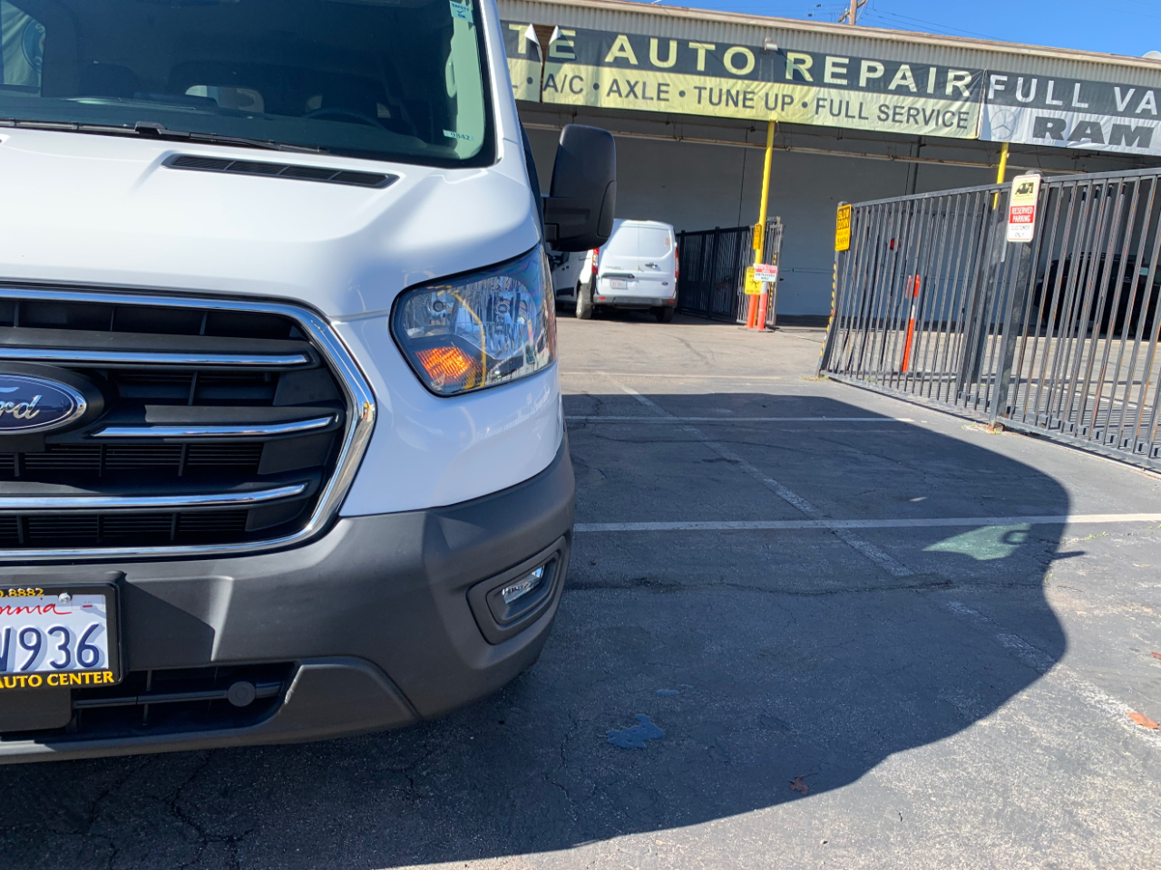 Ford Transit Passenger Wagon T-150 130" Med Roof XL RWD 2020