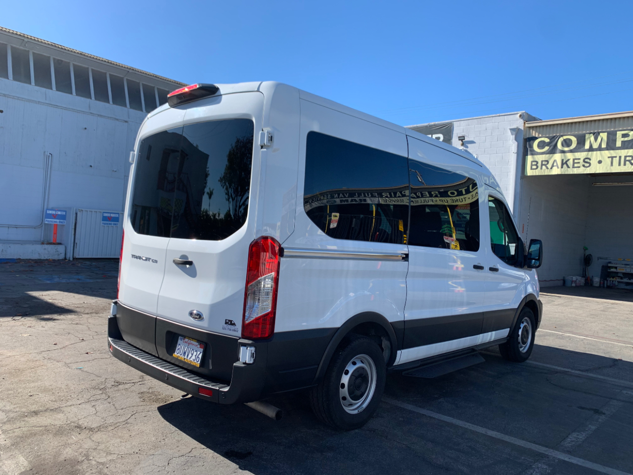 Ford Transit Passenger Wagon T-150 130" Med Roof XL RWD 2020