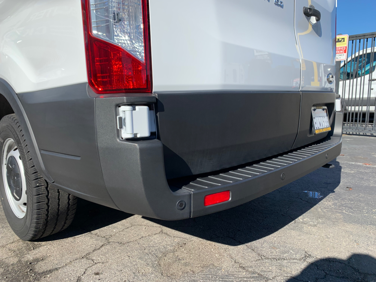 Ford Transit Passenger Wagon T-150 130" Med Roof XL RWD 2020