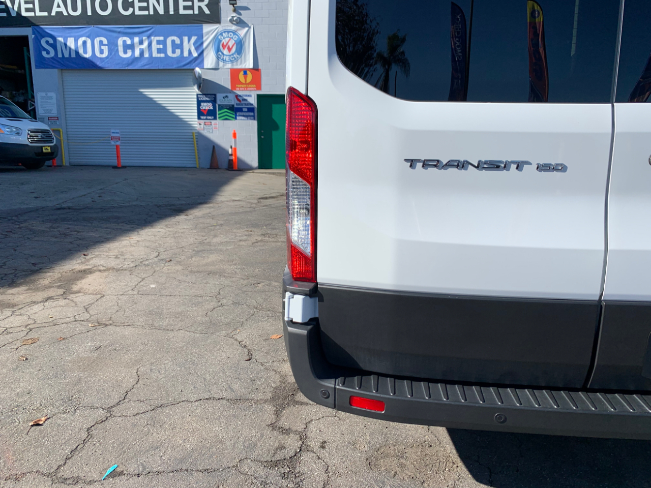 Ford Transit Passenger Wagon T-150 130" Med Roof XL RWD 2020