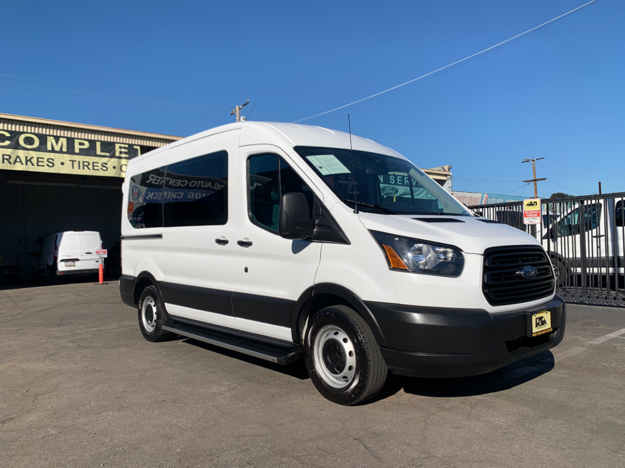 Ford Transit Passenger Wagon T-150 130" Med Roof XLT Sliding RH Dr 2019