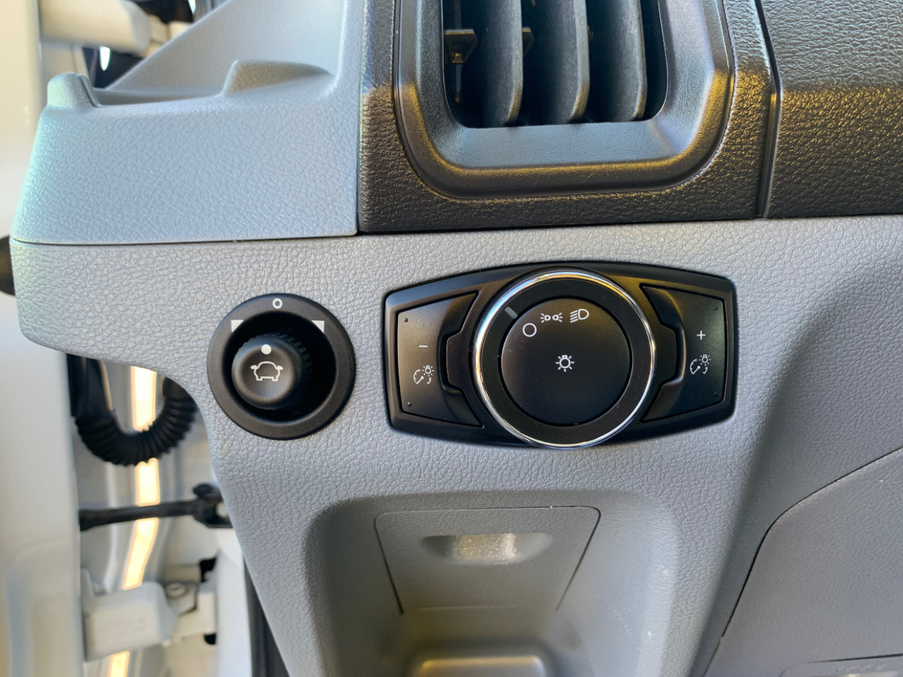 Ford Transit Passenger Wagon T-150 130" Med Roof XLT Sliding RH Dr 2019