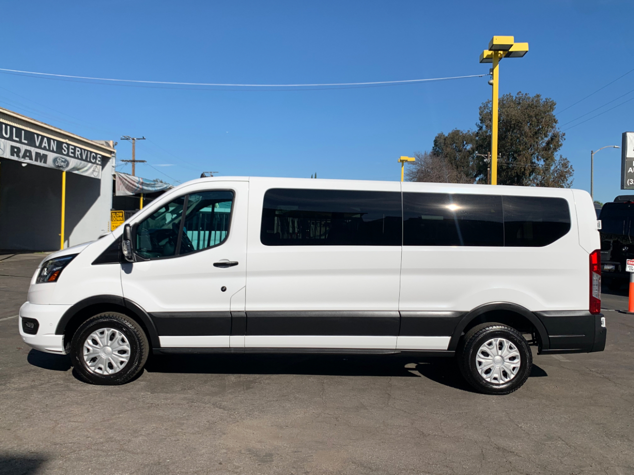 Ford Transit Passenger Wagon T-350 148" Low Roof XLT RWD 2023