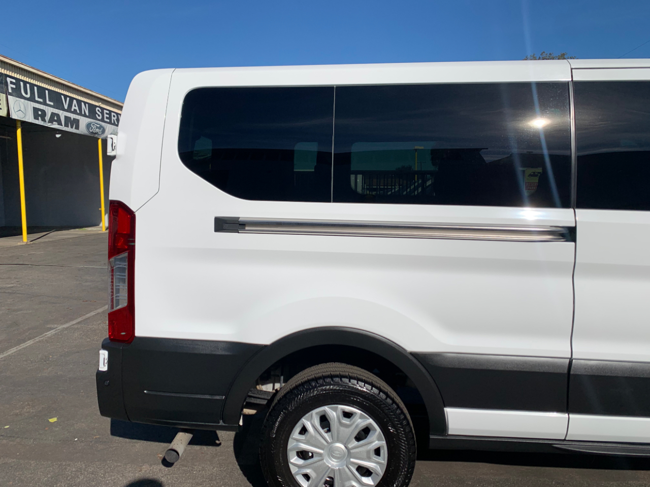 Ford Transit Passenger Wagon T-350 148" Low Roof XLT RWD 2023