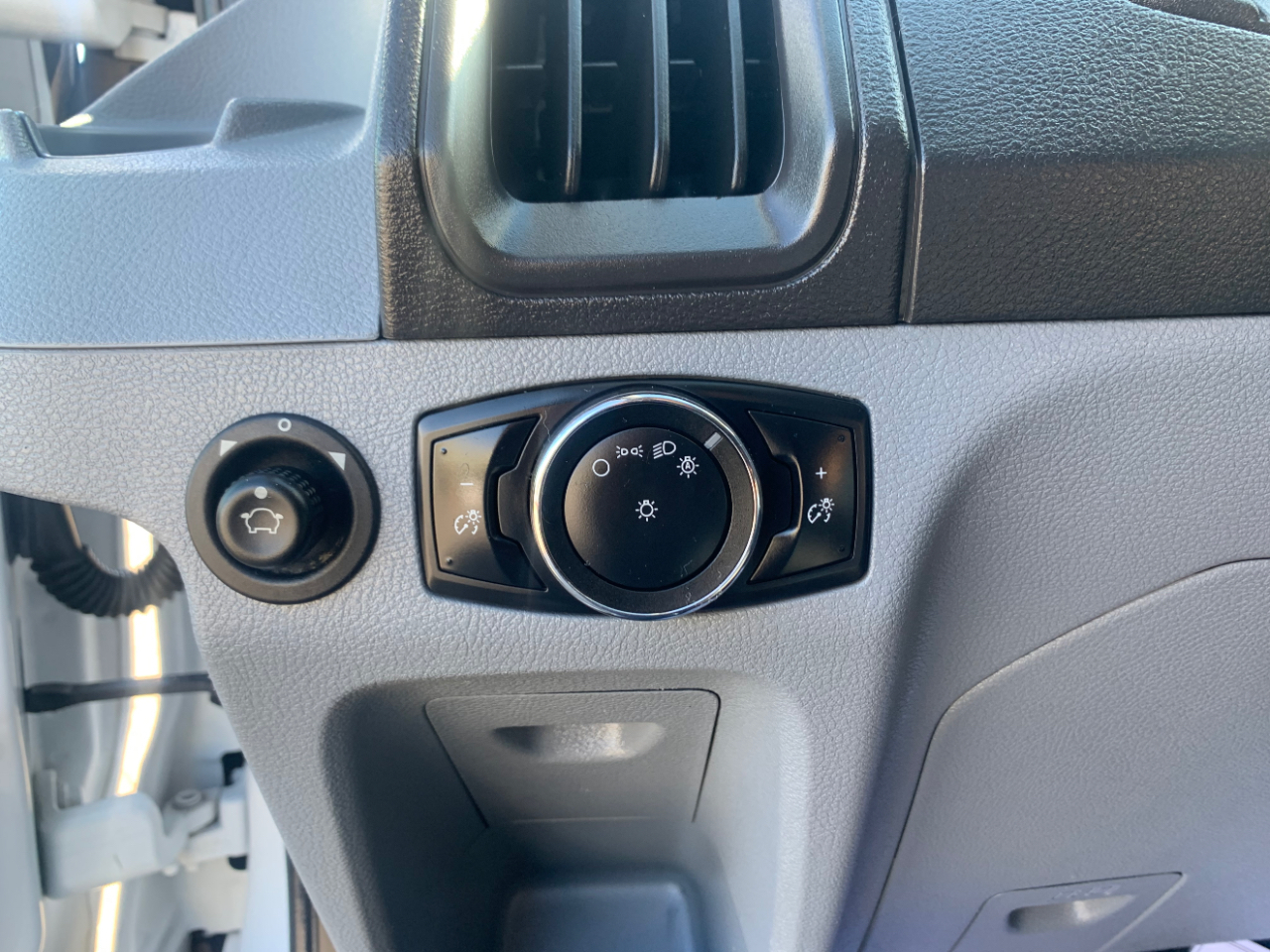 Ford Transit Wagon T-150 130" Low Roof XLT Sliding RH Dr 2015