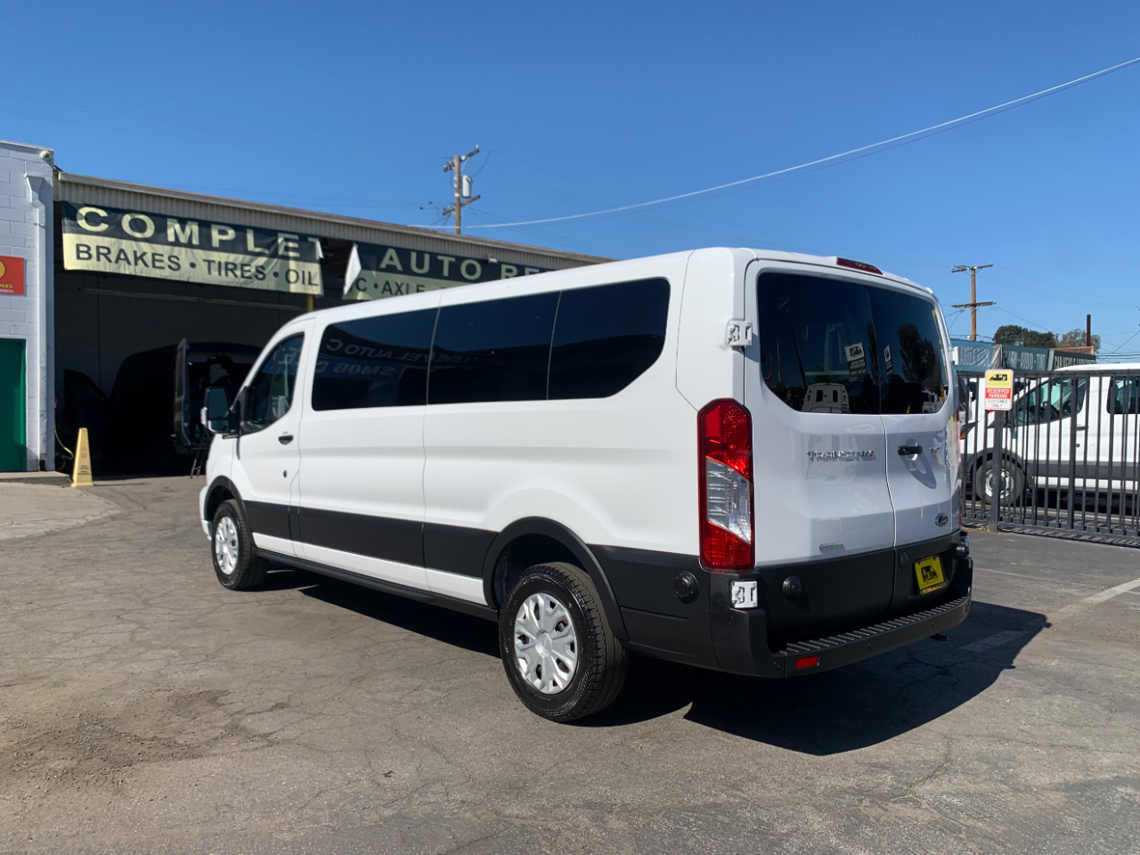 Ford Transit Passenger Wagon T-350 148" Low Roof XLT RWD 2024