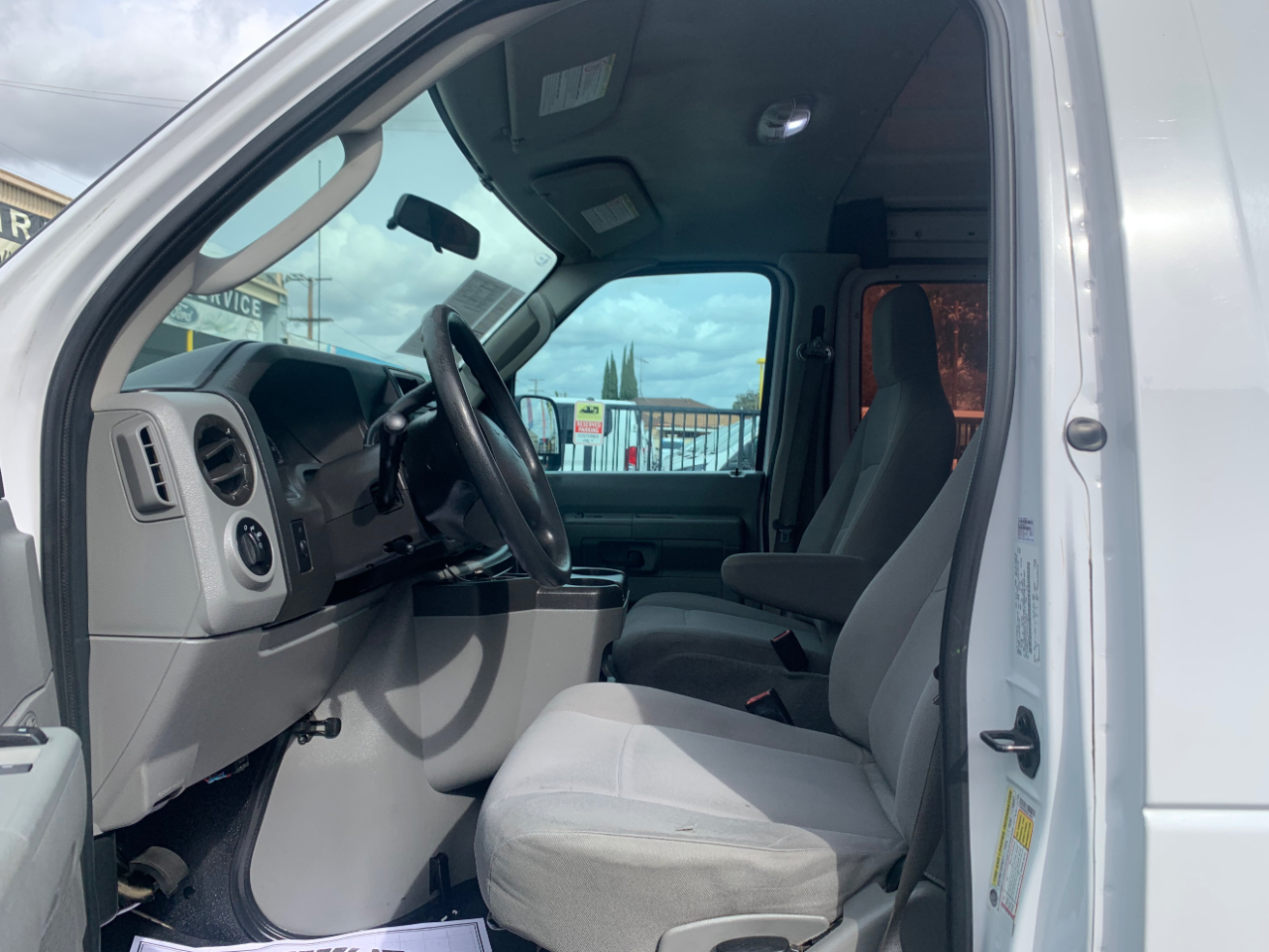 Ford Econoline Cargo Van E-250 2014