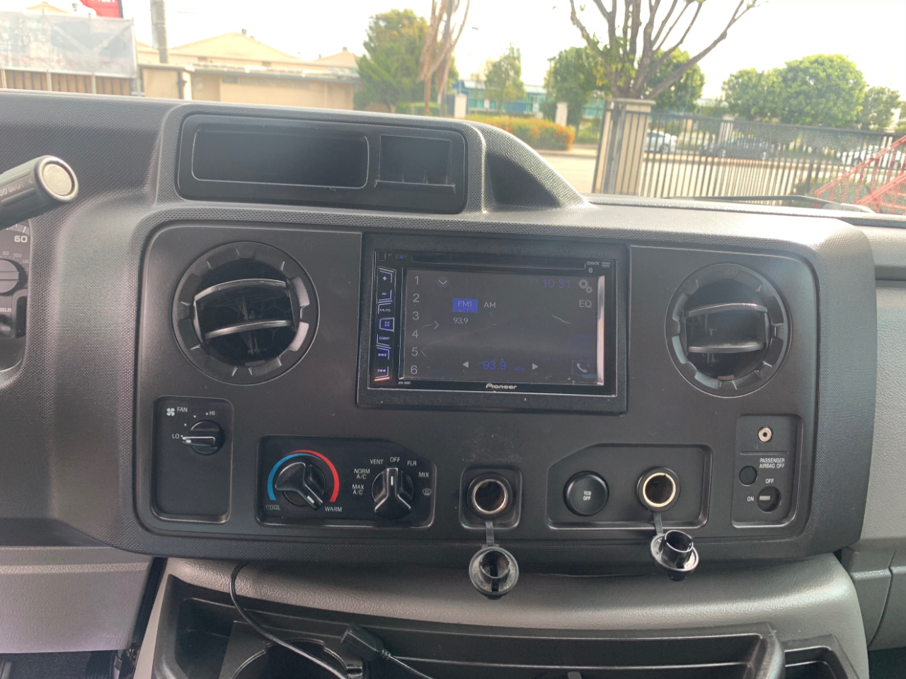 Ford Econoline Cargo Van E-250 2014